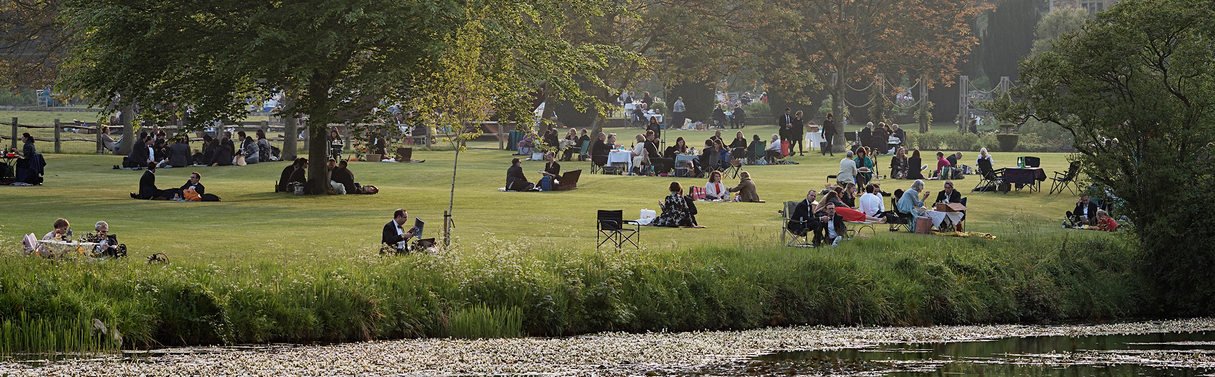 Picnic furniture and porters